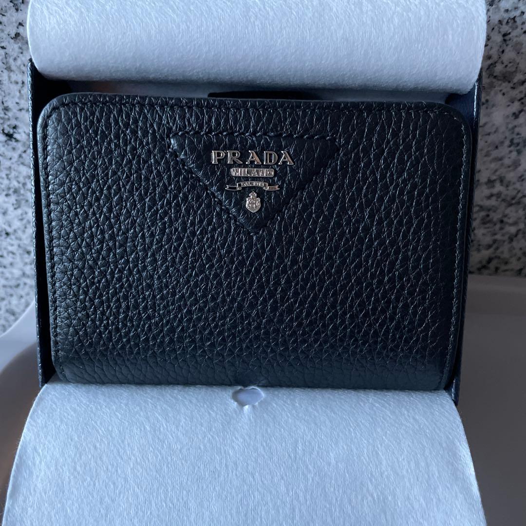 プラダ二つ折り財布VITELLODAINO小銭入付