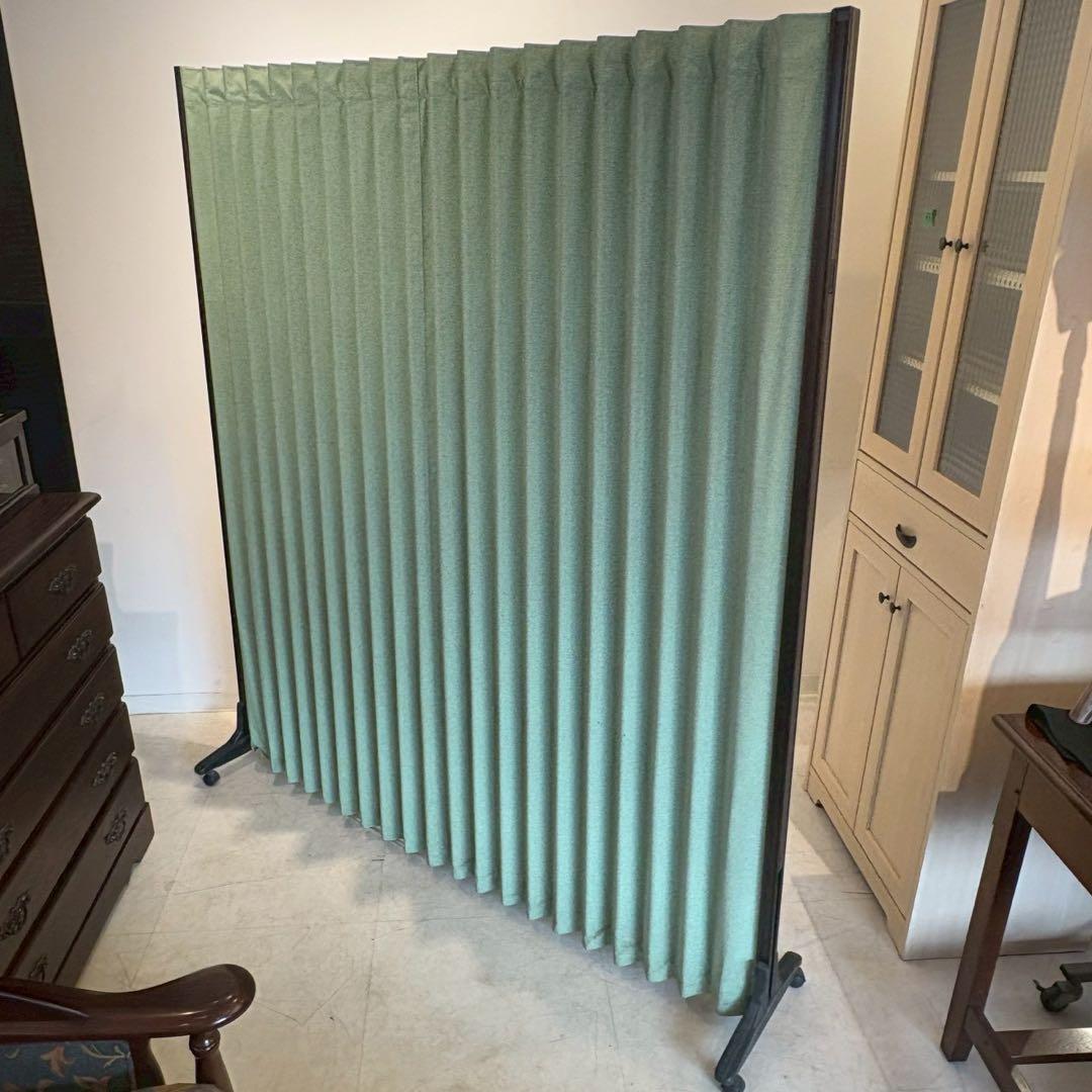 パーテーション　キャスター付き　緑　オフィス　事務所　待合室