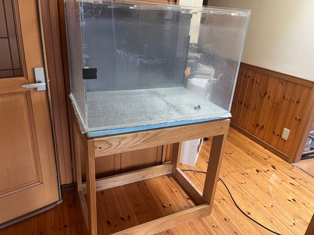 引き取り限定　アクリル水槽 90✖️60✖️60と、水槽台付き