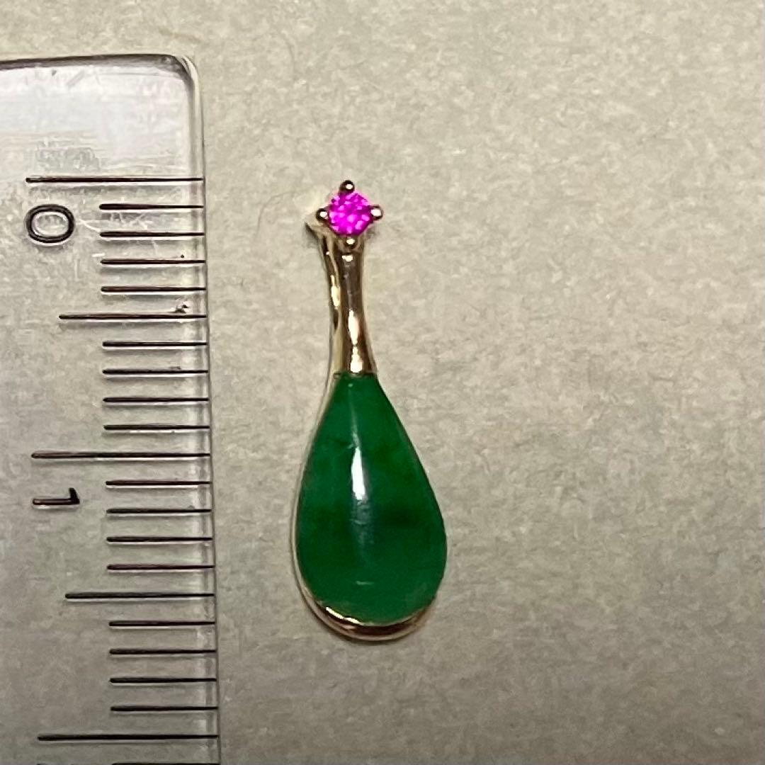 翡翠（ロウカン）とルビーの涙型ペンダントトップ