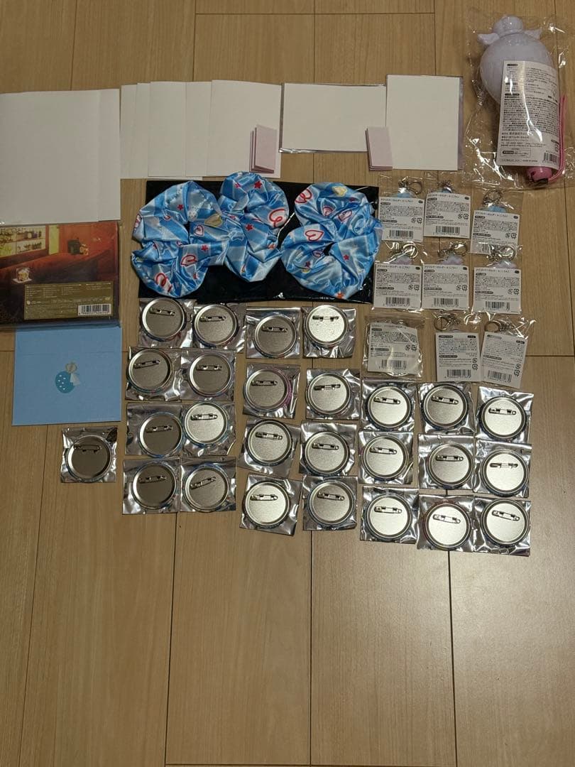 すとぷり ころん まとめ売り グッズ CD アクキー 缶バッジ ペンライト