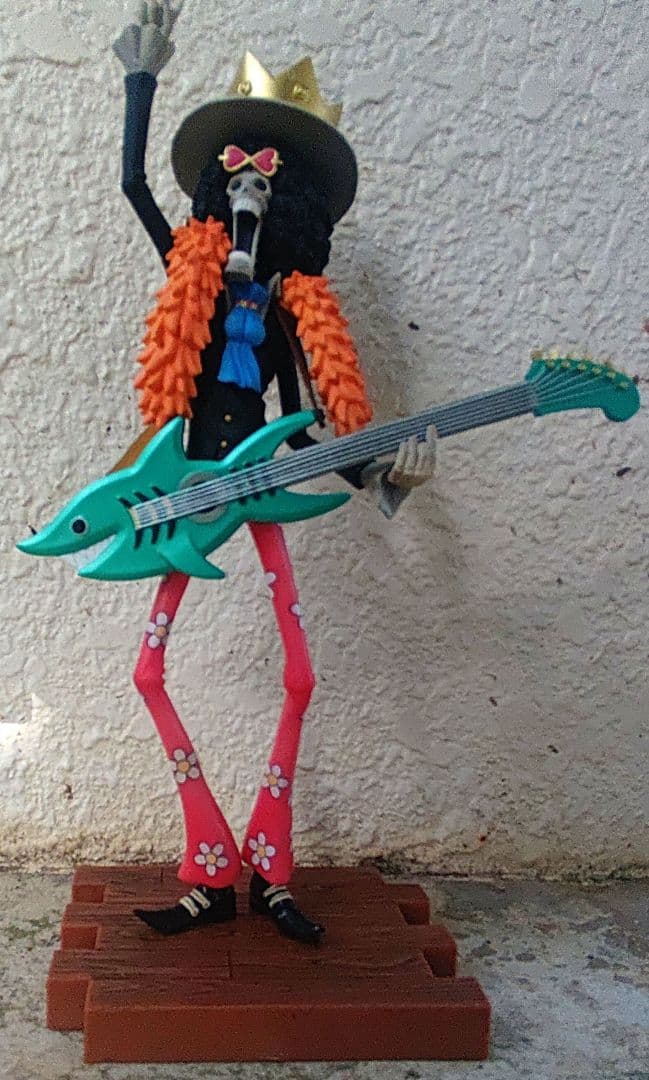 ワンピース ブルック フィギュア ギター付き