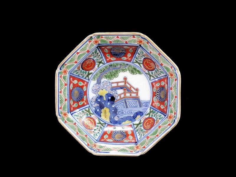 大聖寺伊万里　金襴手　菊に団龍紋　岩に欄干の図　八角４寸皿D702AS-CEd