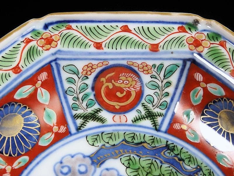 大聖寺伊万里　金襴手　菊に団龍紋　岩に欄干の図　八角４寸皿D702AS-CEd