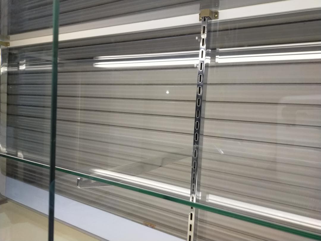 (引取限定）タカヤマ製☆陳列用ガラスショーケース☆2段式☆収納☆(照明付き)