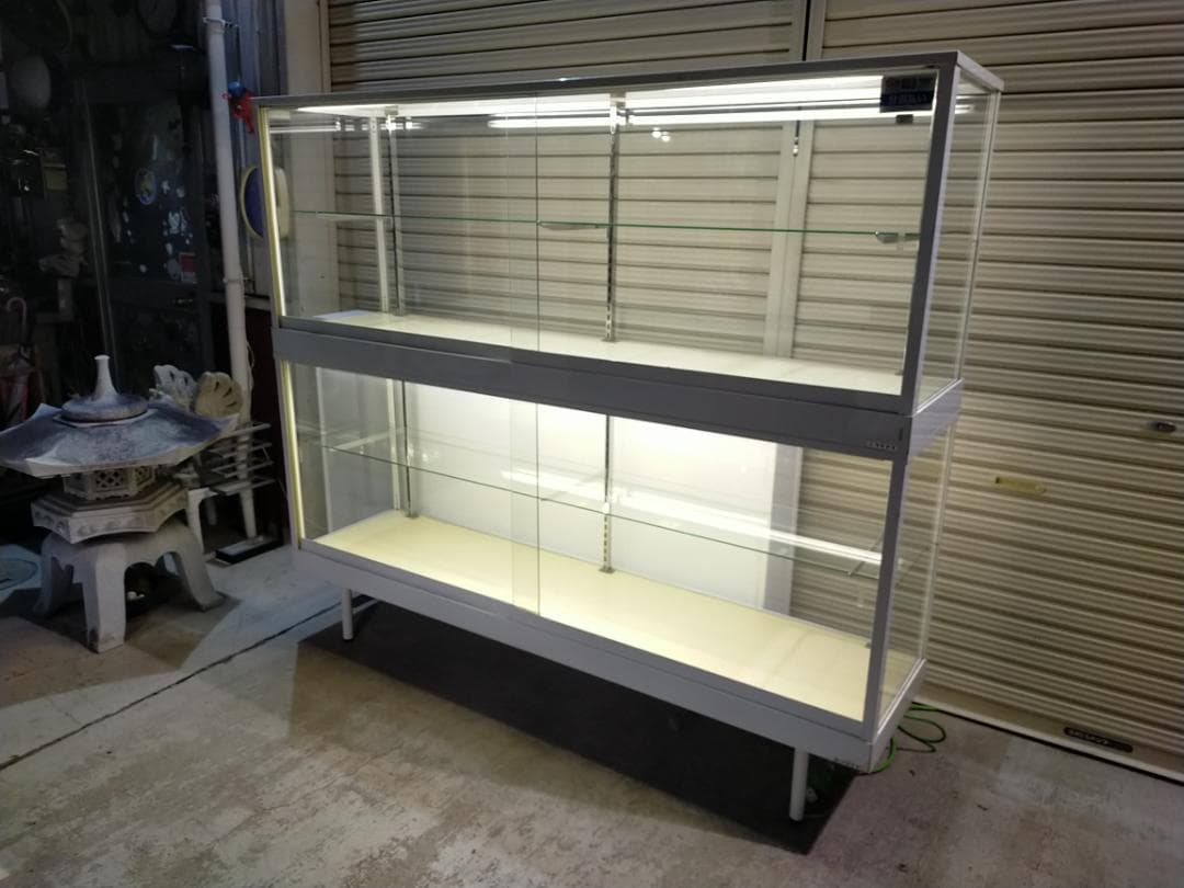 (引取限定）タカヤマ製☆陳列用ガラスショーケース☆2段式☆収納☆(照明付き)