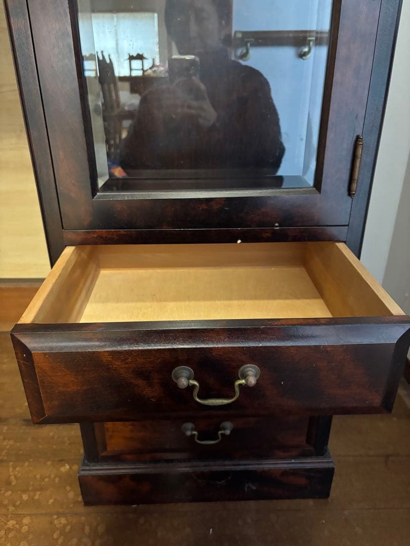 ダークウッド ガラスケース 3段引き出し付き