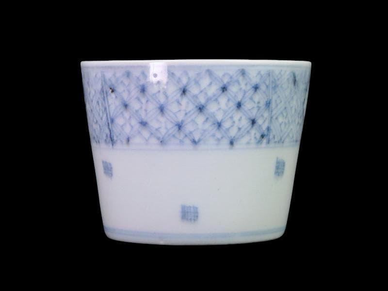 古伊万里　染付　四方襷紋に菊花の図　蕎麦猪口　A666AS-fbto