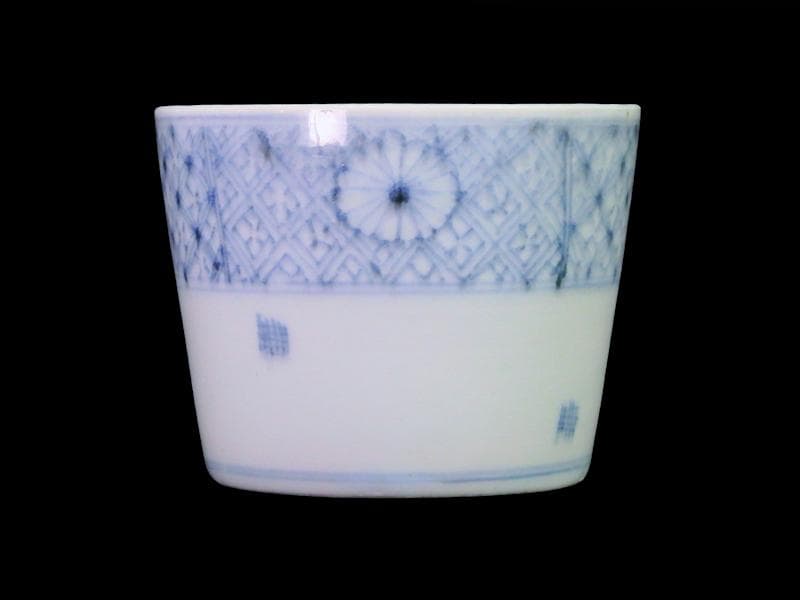 古伊万里　染付　四方襷紋に菊花の図　蕎麦猪口　A666AS-fbto