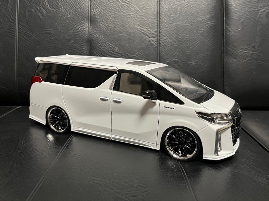 トヨタ　アルファード　30系後期　1/18