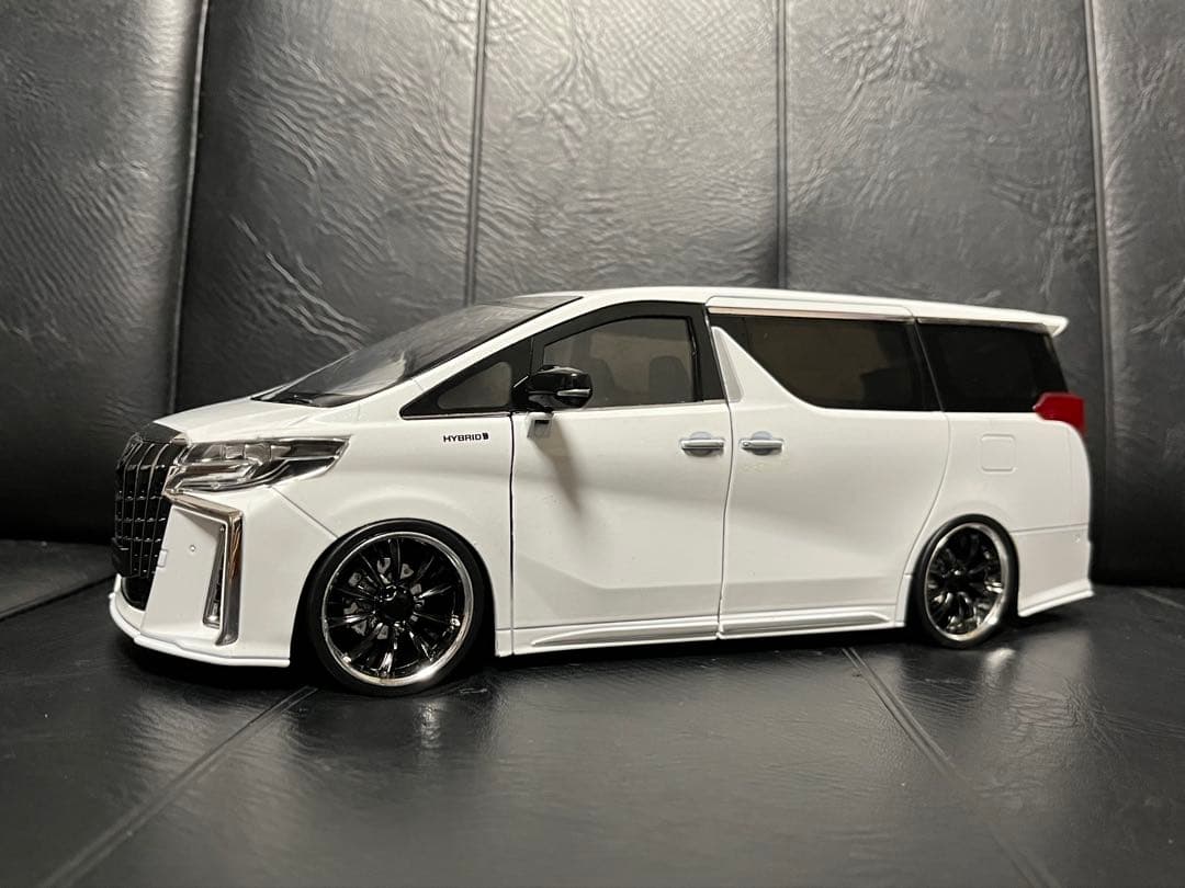 トヨタ　アルファード　30系後期　1/18