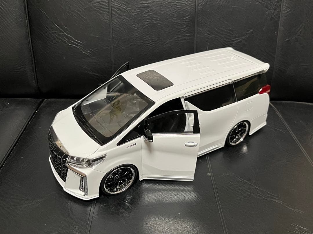 トヨタ　アルファード　30系後期　1/18