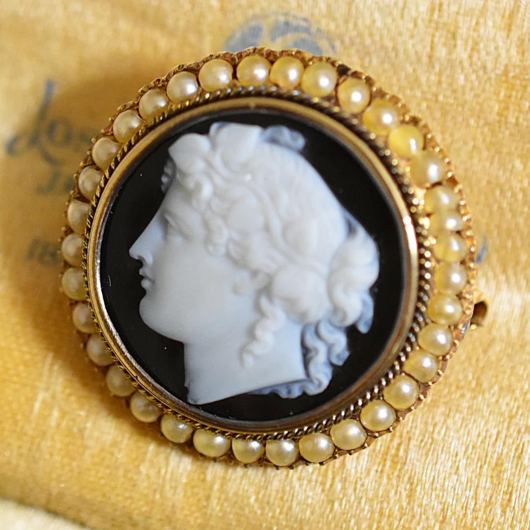 ヤシの木 アンティーク 18金刻印あり 非加熱黒瑪瑙のカメオブローチ