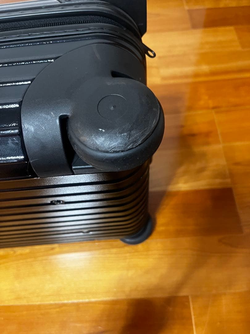 RIMOWA ブラック キャリーケース 機内持ち込み可　2輪