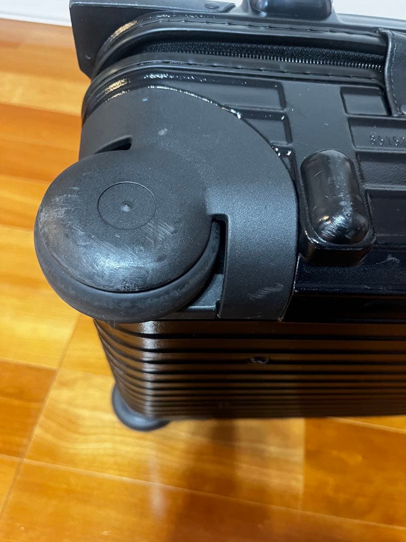 RIMOWA ブラック キャリーケース 機内持ち込み可　2輪