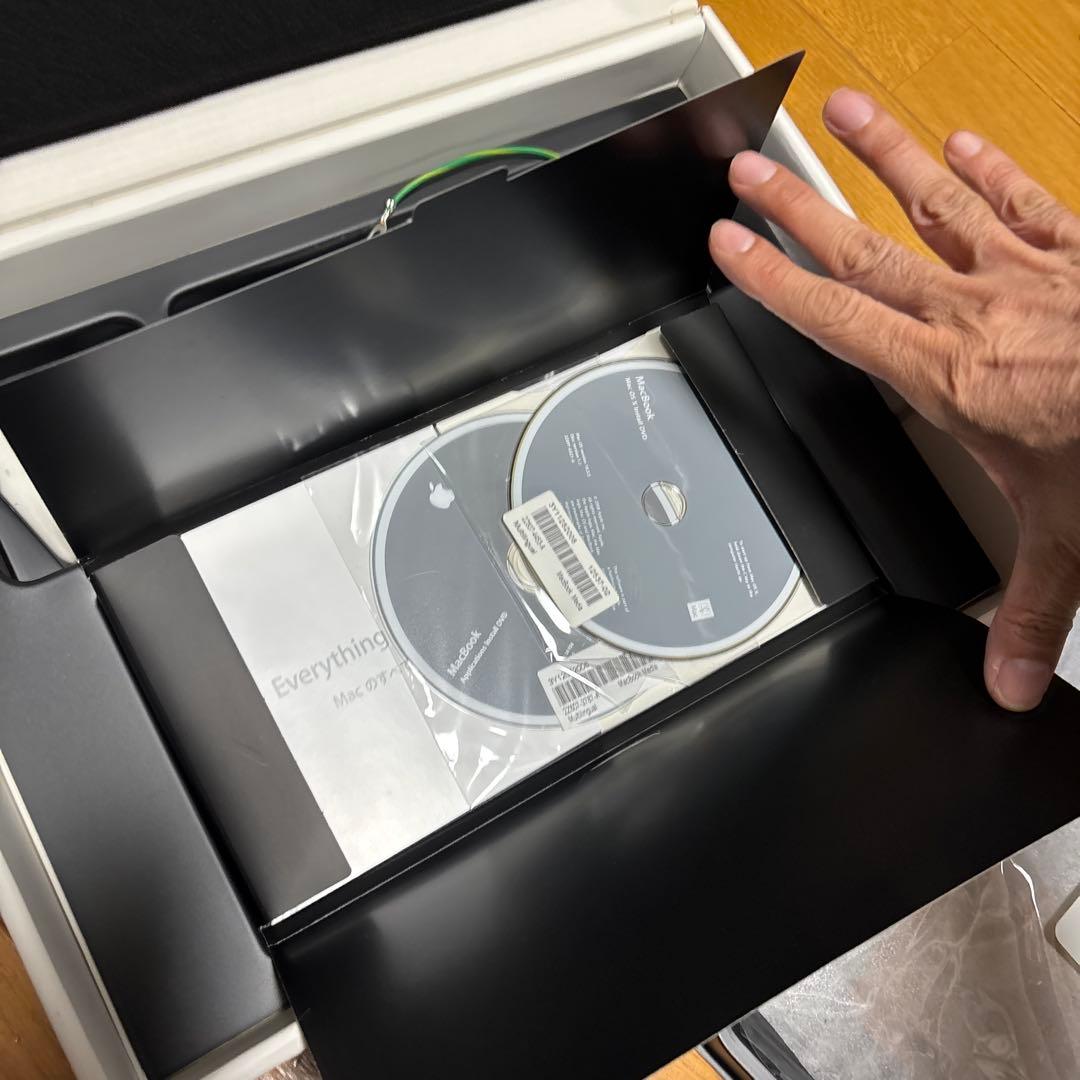 Apple MacBook Air 13インチ (2018) 本体と箱