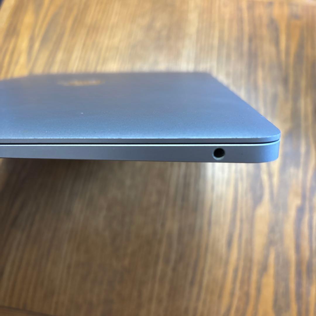 Apple MacBook Air 13インチ (2018) 本体と箱