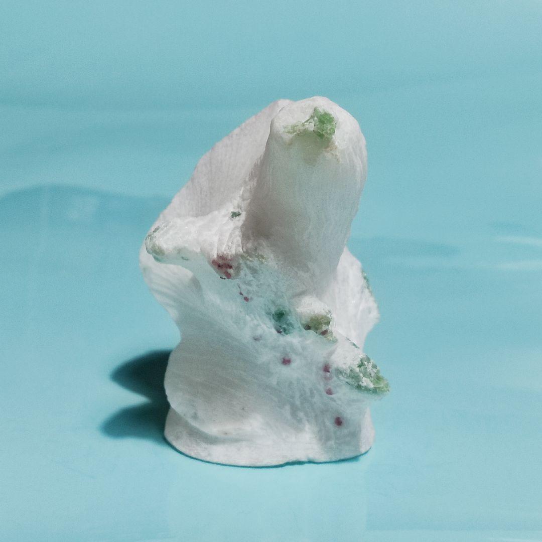 パワーストーン　天然石　大理石中のスピネル　原石　212g　No.31