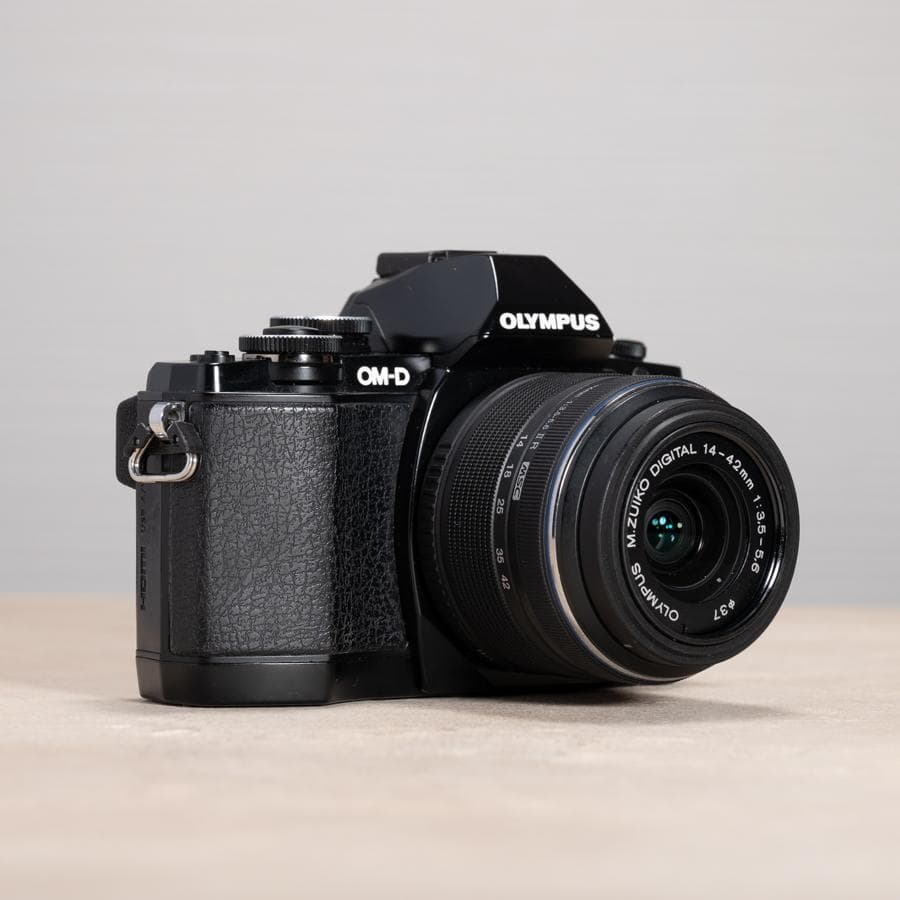 OLYMPUS OM-D E-M10 ダブルレンズキット スマホ転送OK