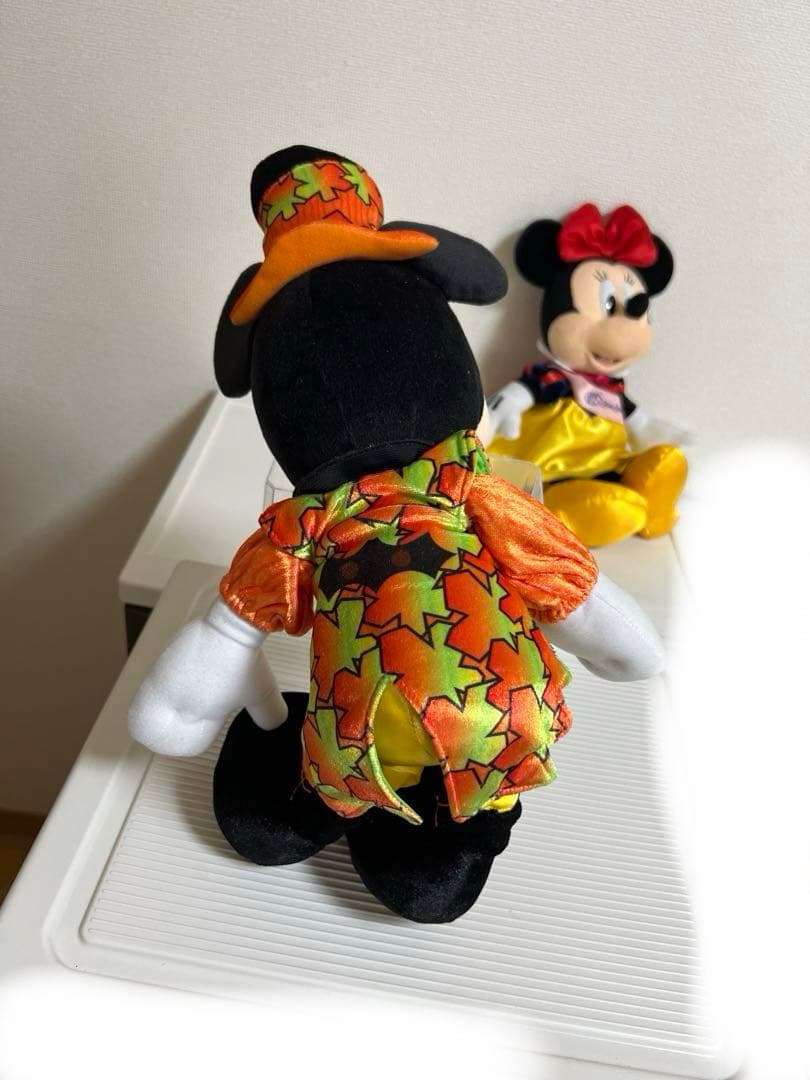 ディズニーミッキー、ミニーちゃんのぬいぐるみがハロウィン）