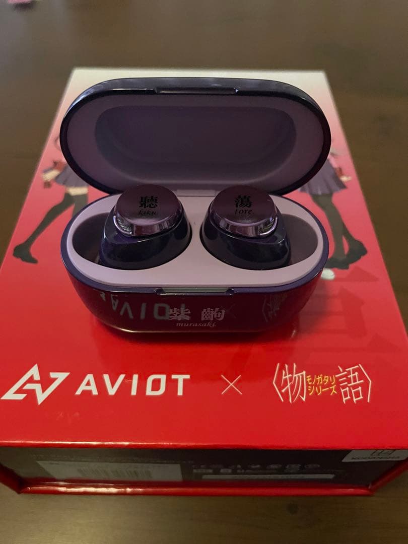 AVIOT 物語シリーズコラボ　ワイヤレスイヤホン