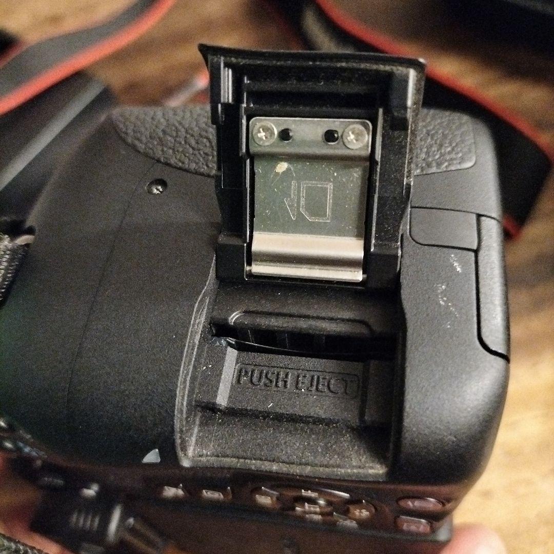 キヤノンイオスキス　X8i18〜55㍉ZoomLens日本製