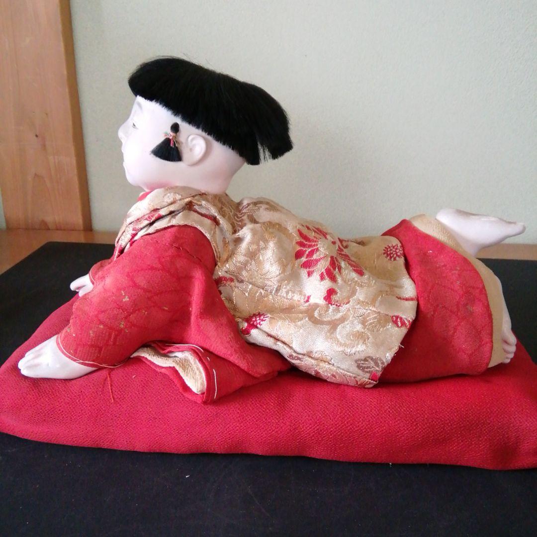 ハイハイ人形。