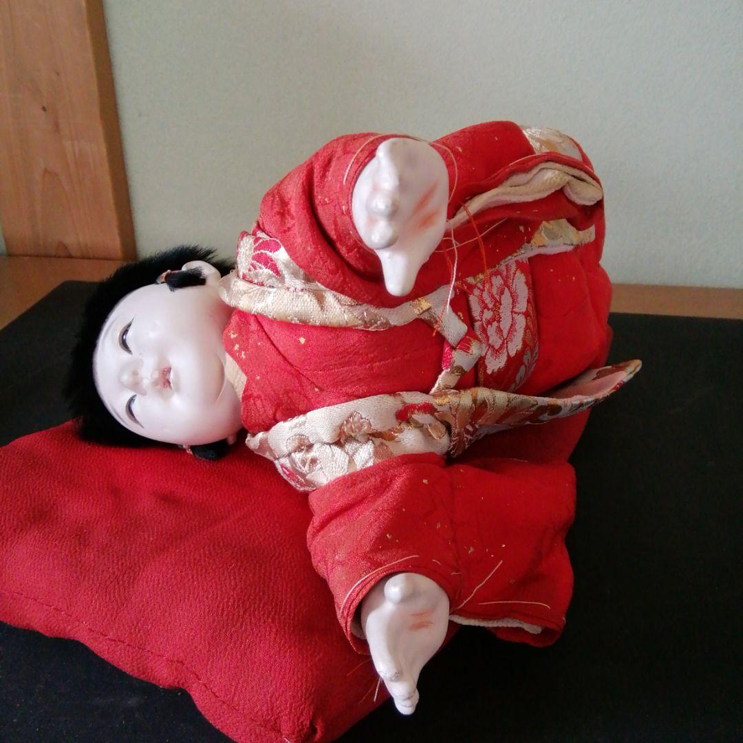 ハイハイ人形。