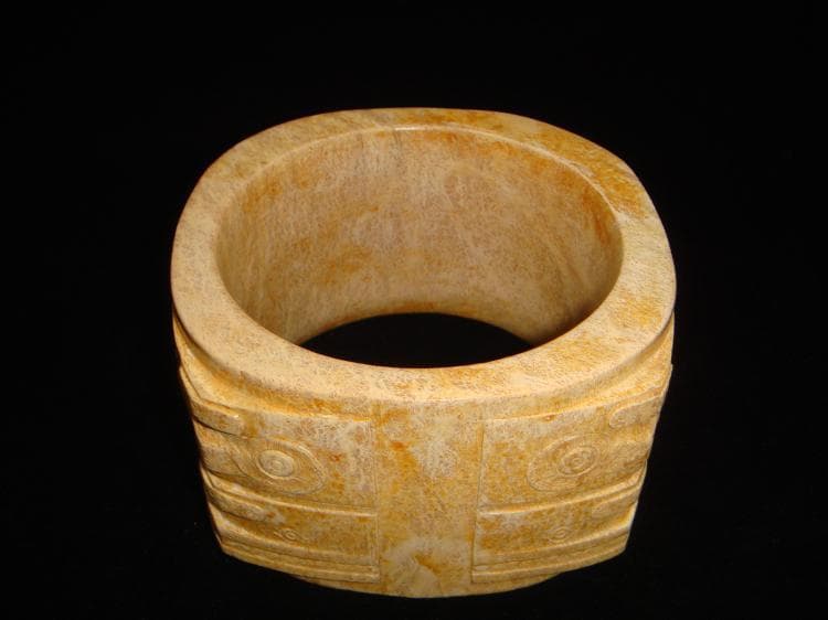 六禮儀の具：玉琮