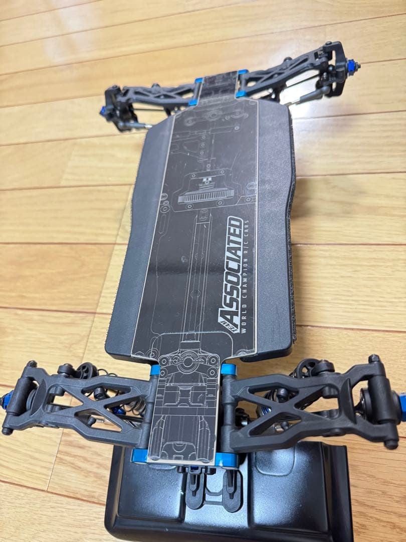 アソシエイテッド RC10B74.1