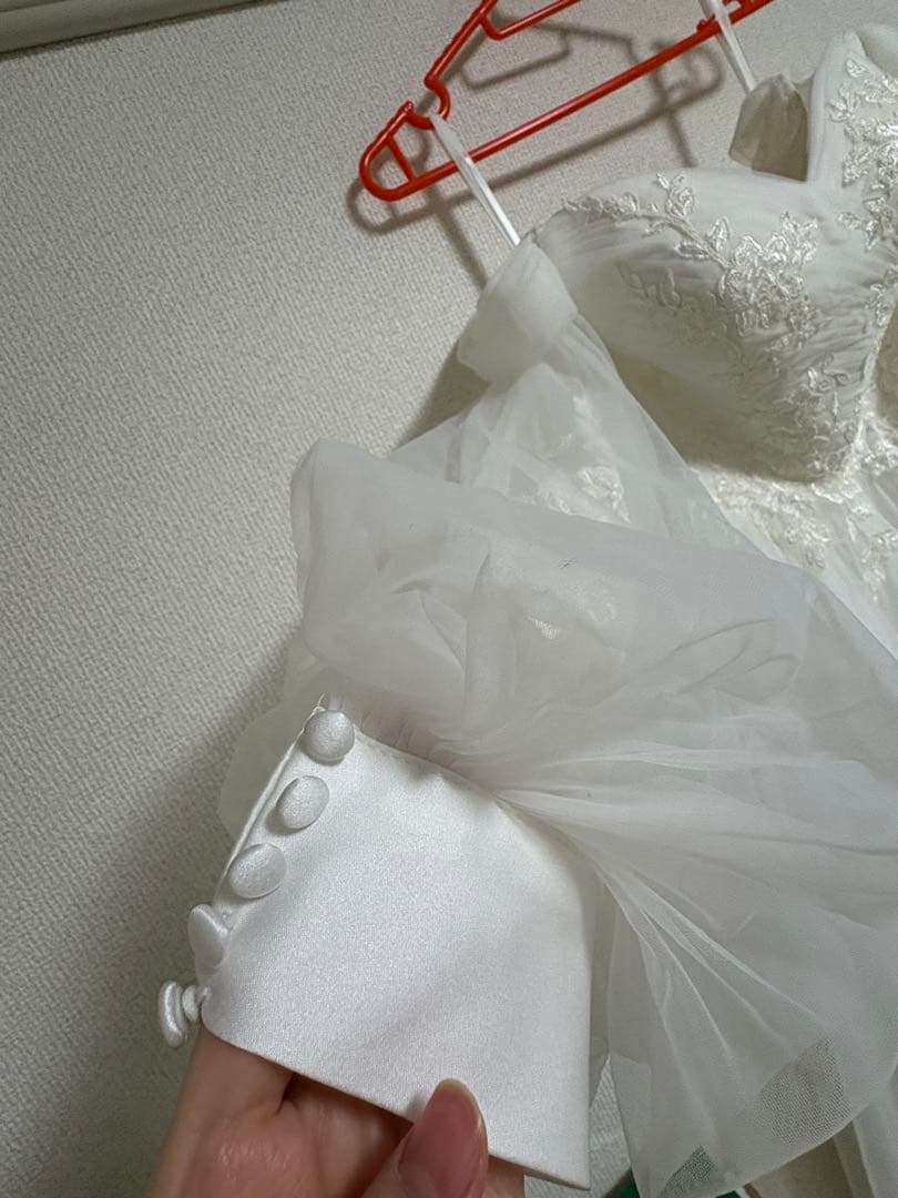 オフショルダー　刺繍ホワイト　ウェディングドレス　2way