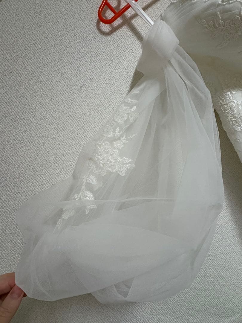 オフショルダー　刺繍ホワイト　ウェディングドレス　2way