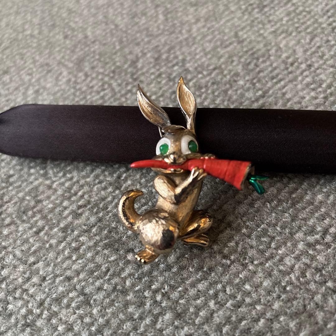 BOUCHER ヴィンテージ コスチュームジュエリー　ブローチ《人参とラビット》