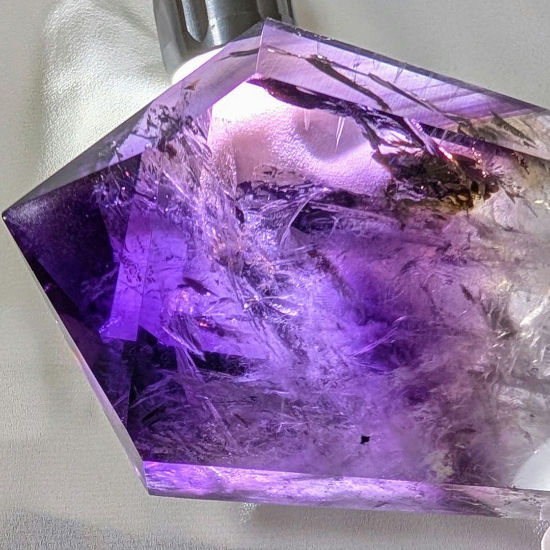 アメジスト磨き石（台座付き）