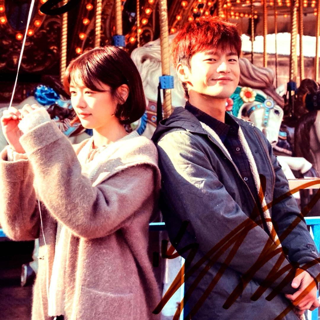 ソ・イングクとチョン•ソミン直筆サイン入り2Lサイズ写真…