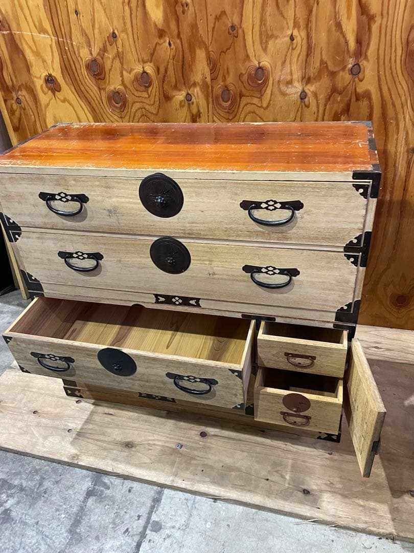 （9）千葉県船橋より出品　　アンティーク桐タンス