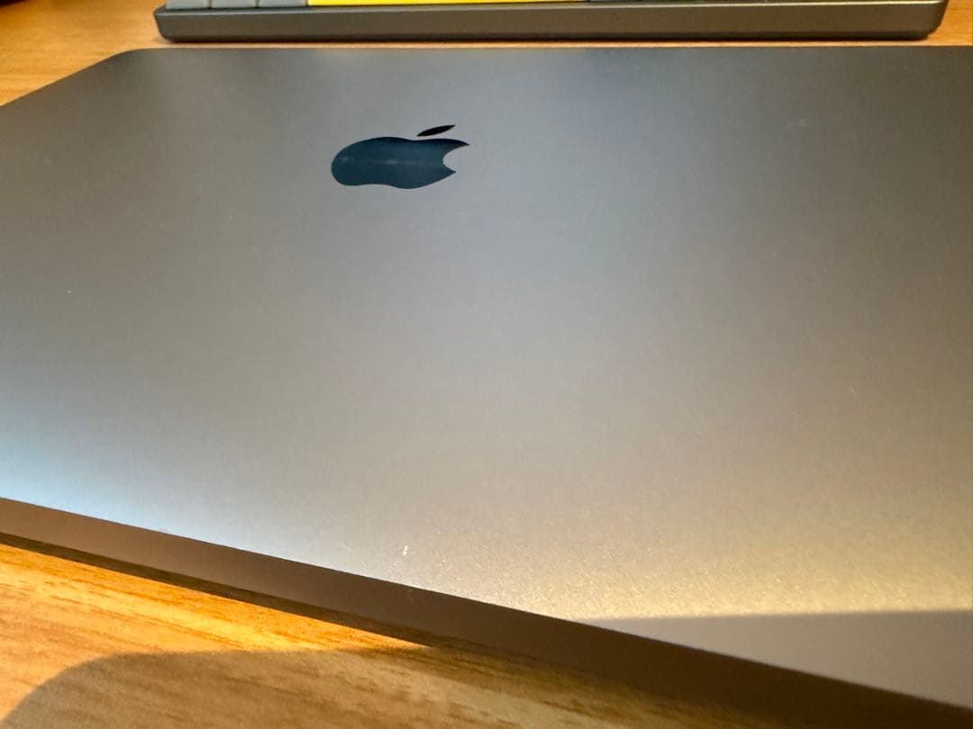 MacBook Air 13″ (2020)本体 箱・充電器・ケーブル付き