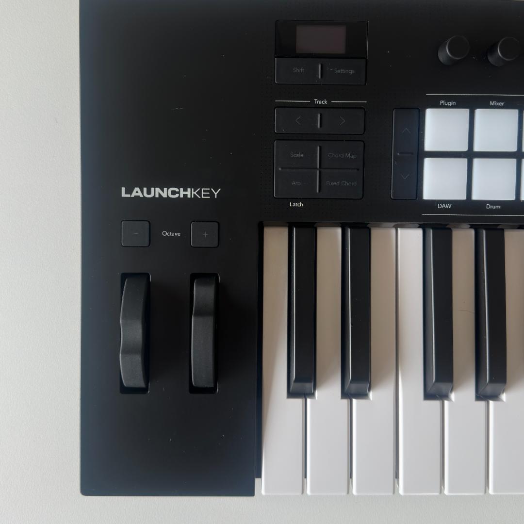 Novation Launchkey 25 MK4 MIDIキーボード