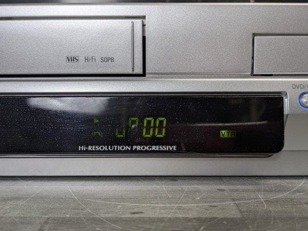 TOSHIBA 東芝 SD-V700 VHSビデオデッキ一体型DVDプレーヤー