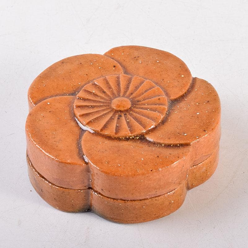 茶道具　大樋焼　九代　大樋長左衛門作　飴釉　捻梅香合　共箱　V　8334