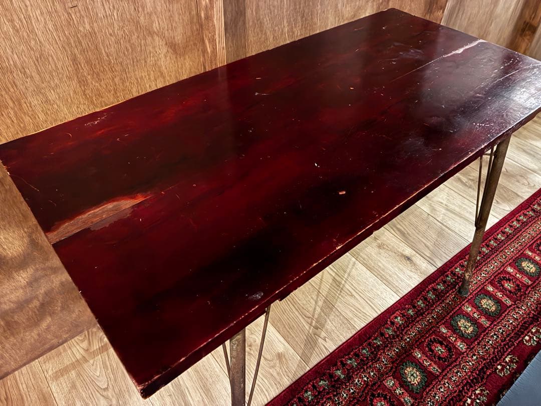 ダークレッドテーブル