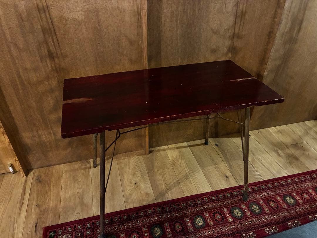 ダークレッドテーブル