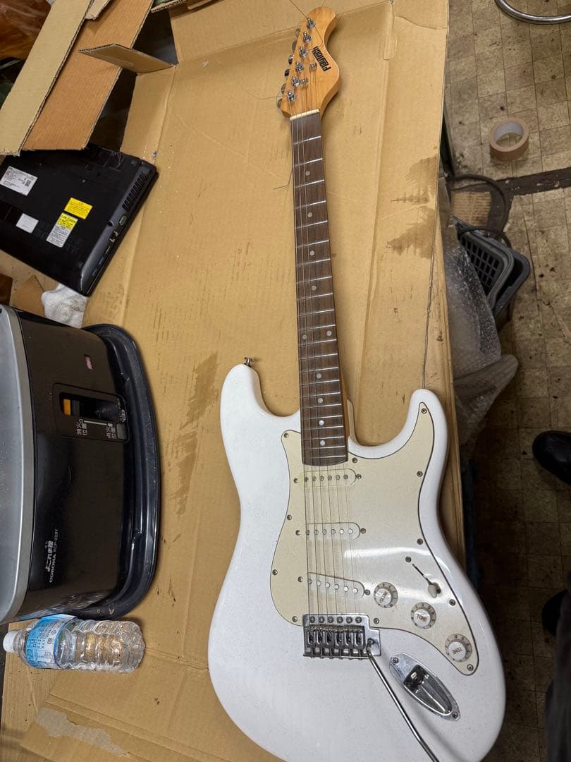 Pulsar エレキギター ホワイト