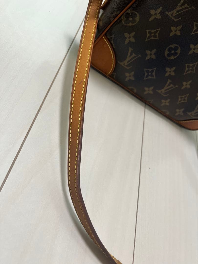 Louis Vuitton ショルダーバッグ