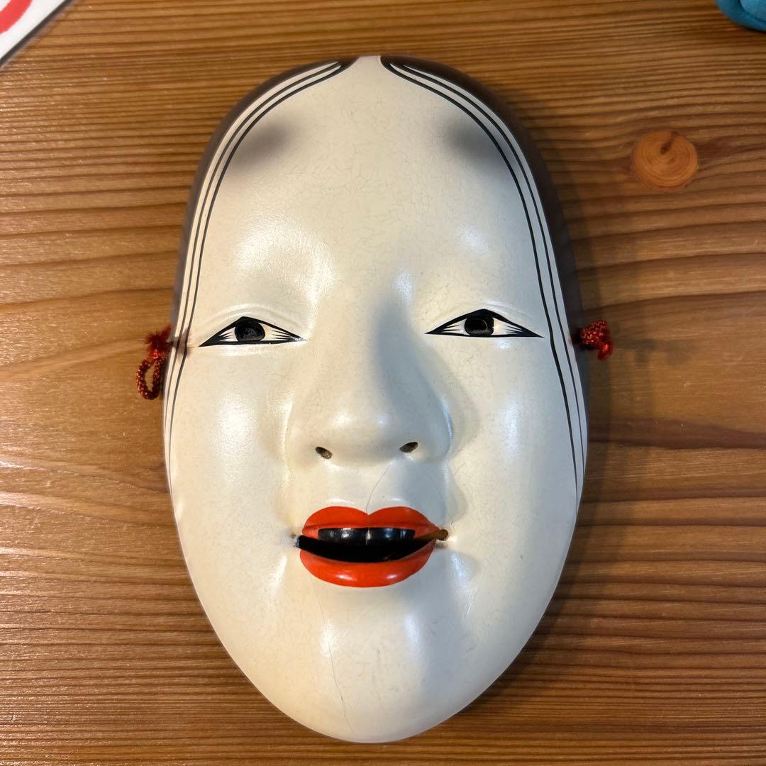 伝統的な能面 木製