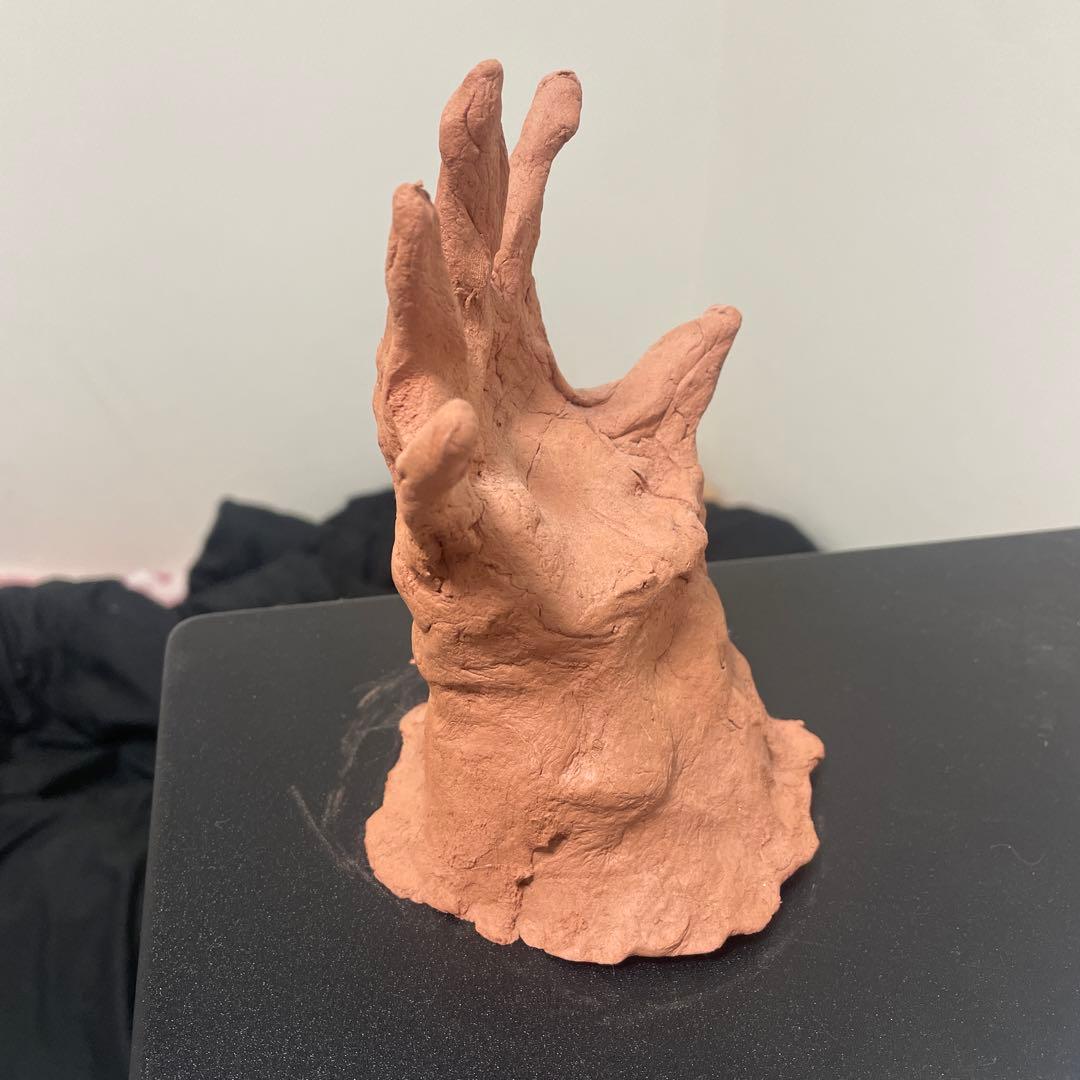 粘土作品　芸術　小学生　手　インテリア　置き物