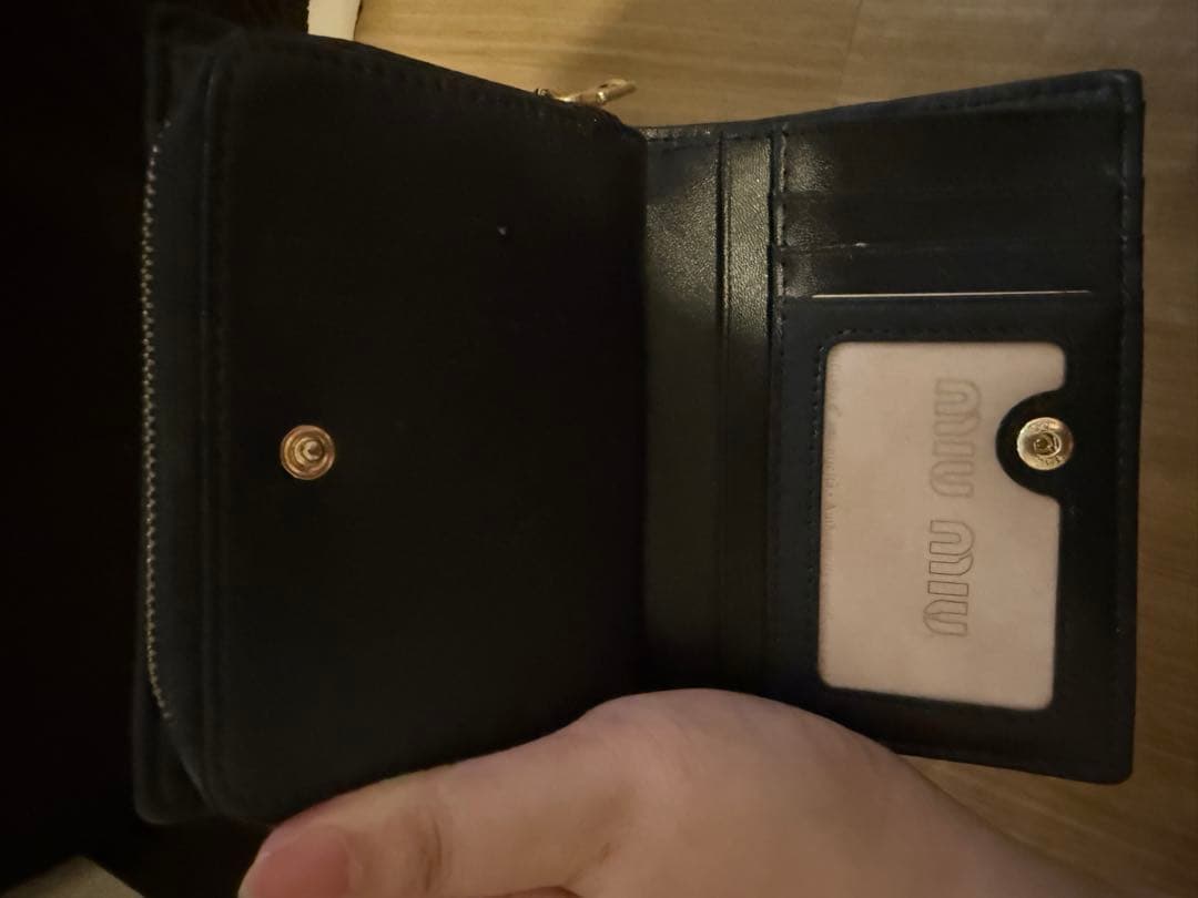 一時間だけ値下げ‼️Miu Miu 黒 プリーツデザイン ハンドバッグ&財布