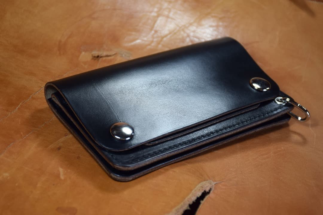 Horween社　クロムエクセル　トラッカーウォレット　ミドルサイズ 　黒　茶芯