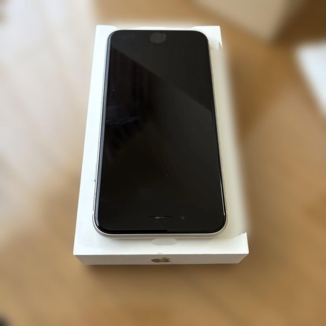 iPhone SE 第三世代　64GB ホワイト