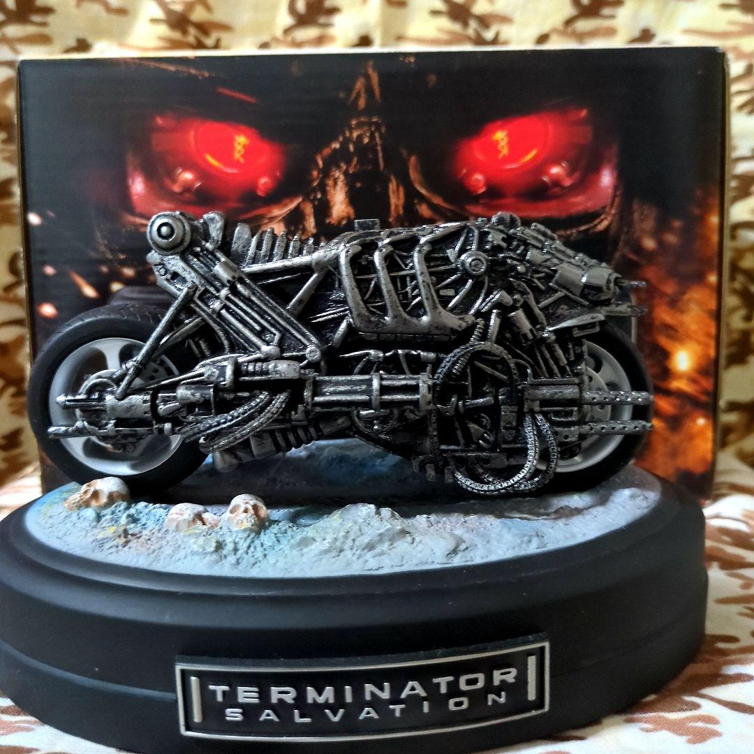 ✨希少品•モトターミネーター•フィギュア【DVD収納台座付】中古品•DVD無